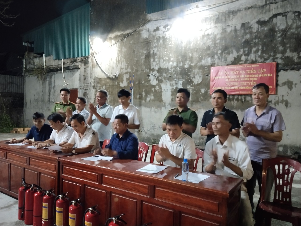 Ban chỉ đạo PCCC xã Nam Trung tổ chức Hội nghị ra mắt mô hình “Tổ liên gia an toàn phòng cháy chữa cháy” thôn Mạn Đê 