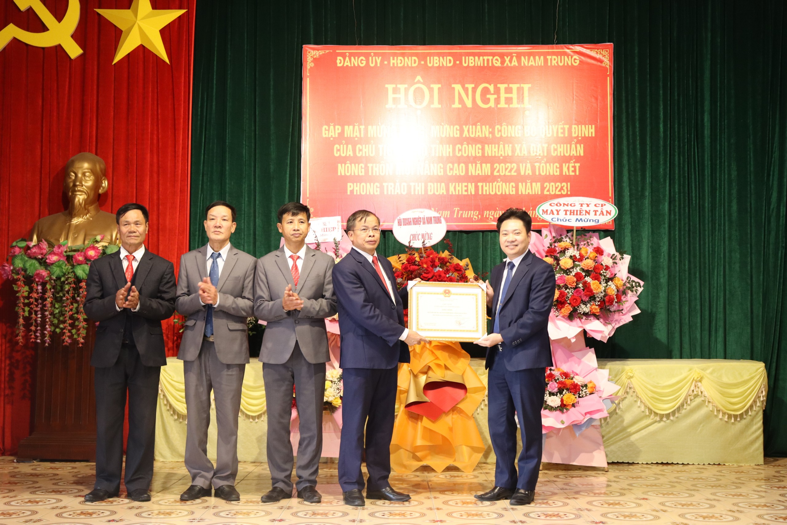 Nam Trung tổ chức hội nghị gặp mặt mừng Đảng, mừng xuân; công bố Quyết định xã đạt chuẩn nông thôn mới nâng cao năm 2022 và tổng kết phong trào thi đua năm 2023
