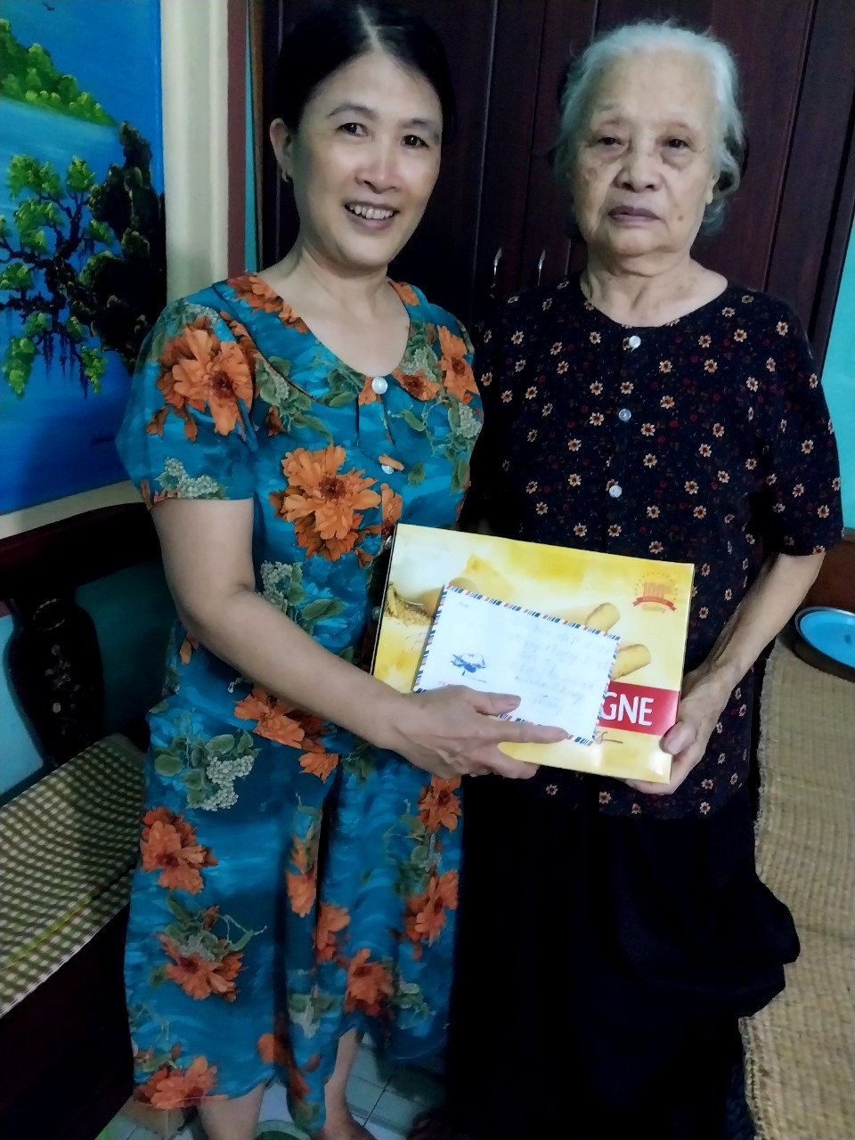 Hội LHPN xã Nam Trung thăm, tặng quà nhân ngày Thương binh liệt sỹ