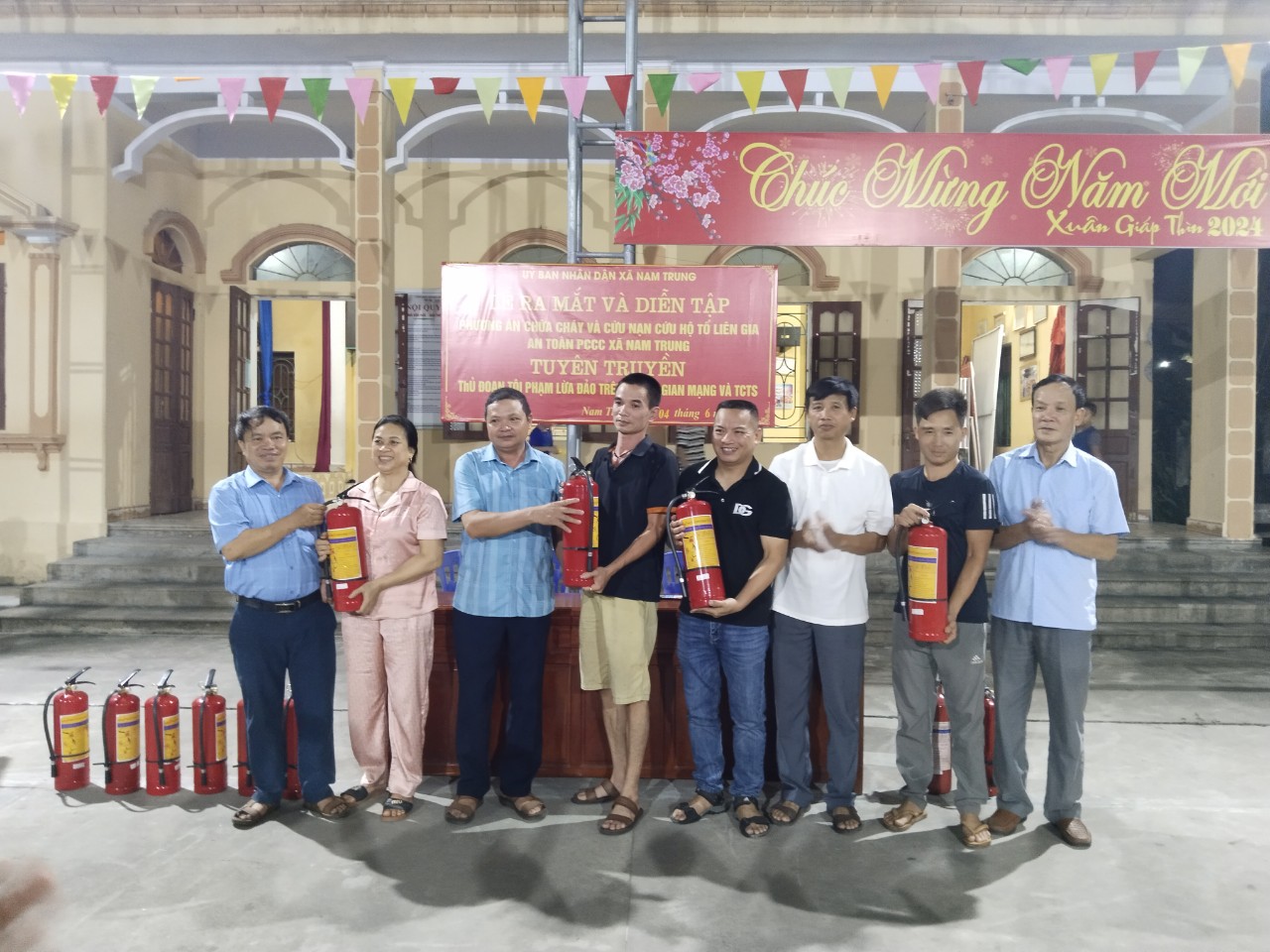 Ban chỉ đạo PCCC xã Nam Trung tổ chức Hội nghị ra mắt mô hình “Tổ liên gia an toàn phòng cháy chữa cháy” thôn Thuỵ Trà
